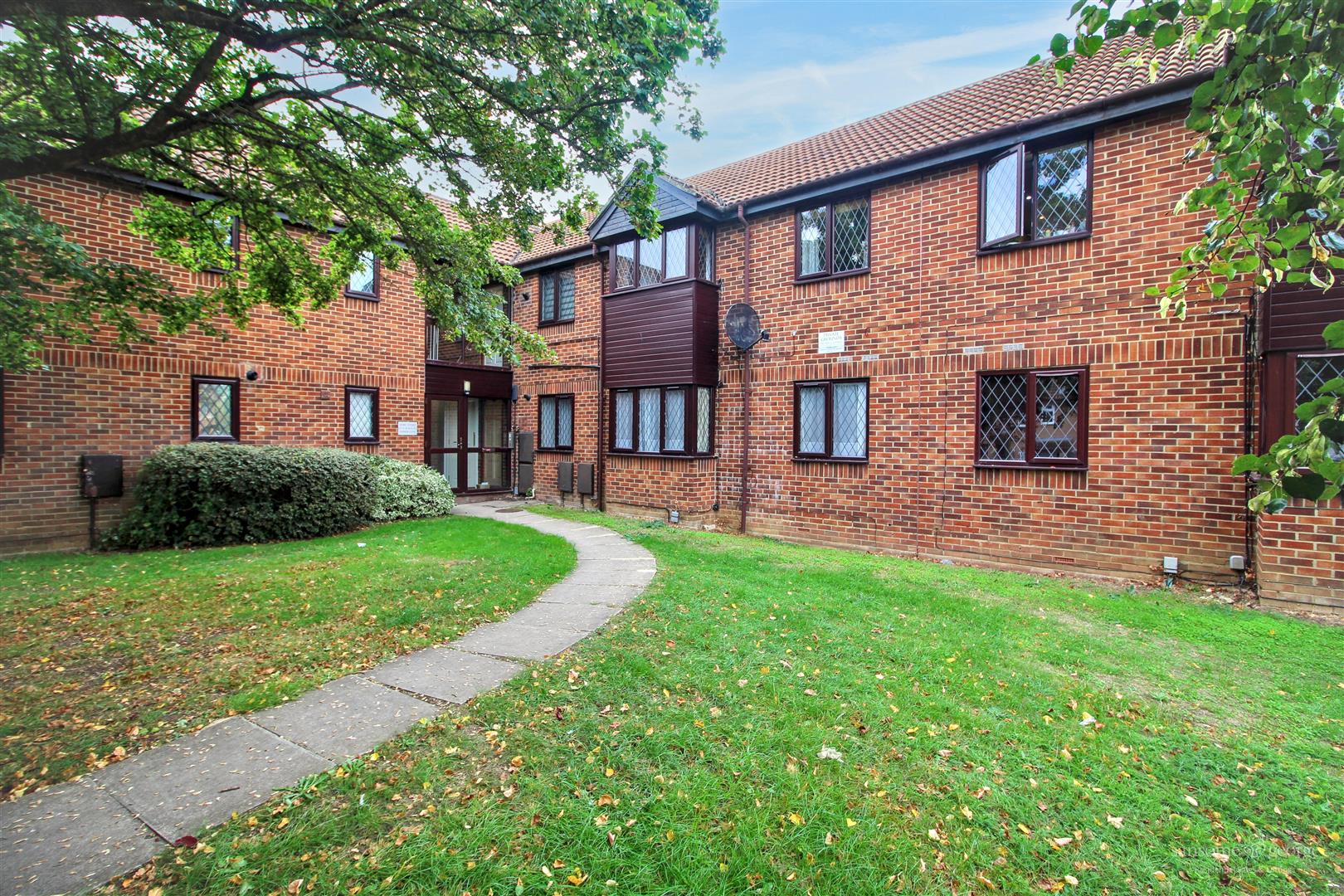 Ashmere Close, Calcot, Reading